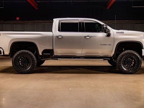 Used 2022 Chevrolet Silverado 2500 High Country w/ Technology Package image 11