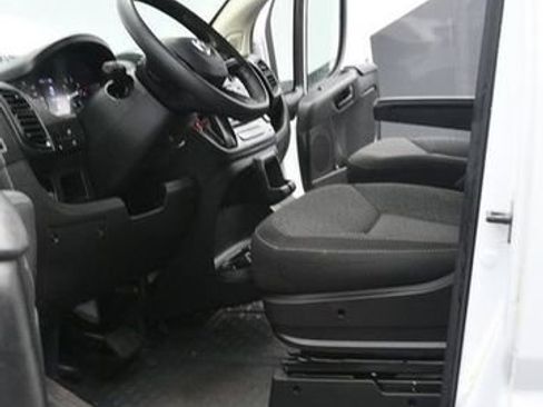 Used 2025 RAM ProMaster 2500 w/ Convenience Group image 16