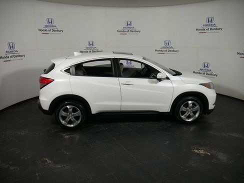 Used 2017 Honda HR-V EX image 3