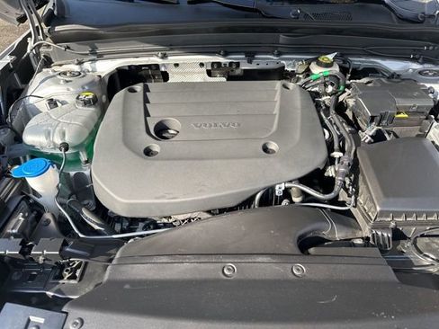 Certified 2025 Volvo XC40 B5 Core image 33