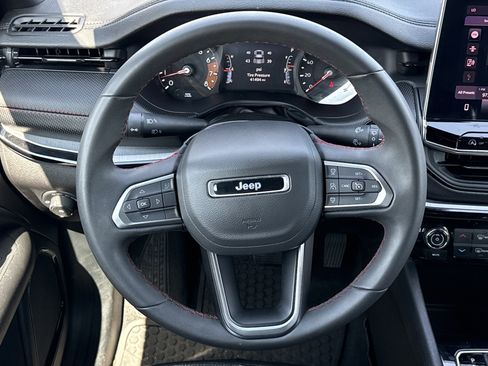Used 2025 Jeep Compass Trailhawk w/ Trailer Tow Group AWD/4WD image 25