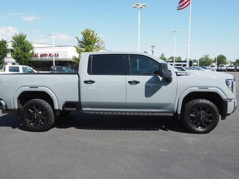 Used 2024 GMC Sierra 2500 AT4 w/ AT4 Premium Plus Package AWD/4WD image 7