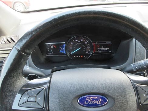 Used 2017 Ford Explorer XLT w/ Equipment Group 202A AWD/4WD image 28