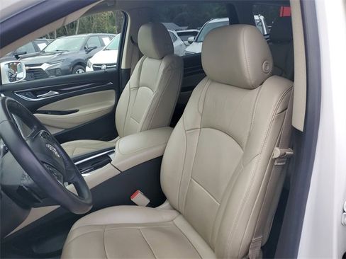 Used 2018 Buick Enclave Essence image 19