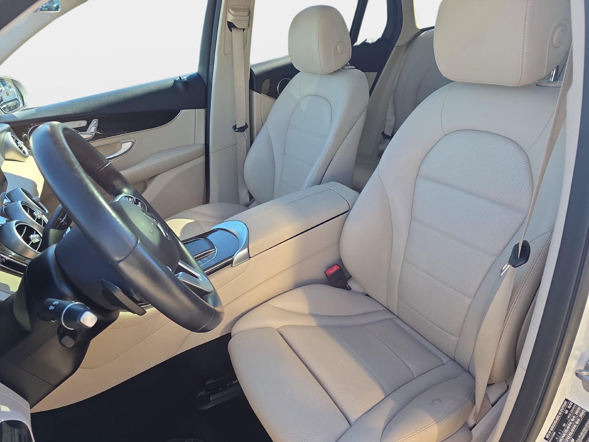 Used 2021 Mercedes-Benz GLC 300 4MATIC image 15