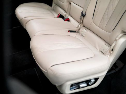 Used 2022 BMW X7 xDrive40i w/ M Sport Package AWD/4WD image 52
