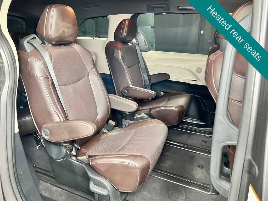 Used 2024 Toyota Sienna Platinum AWD/4WD image 15