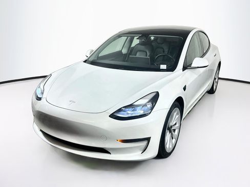 Used 2023 Tesla Model 3 Standard Range RWD image 3