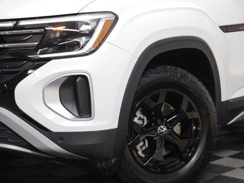 Used 2025 Volkswagen Atlas Peak Edition SE AWD/4WD image 3