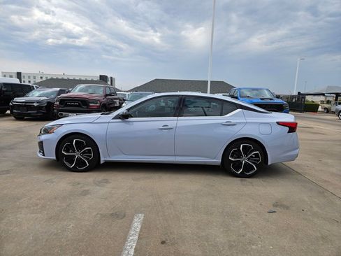 Used 2023 Nissan Altima 2.5 SR w/ SR Premium Package FWD image 7