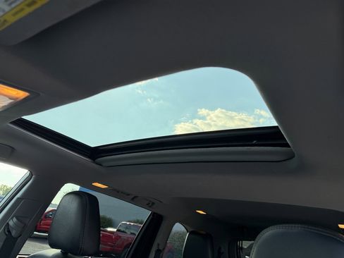 Used 2017 Toyota Highlander XLE image 28