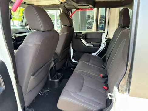Used 2014 Jeep Wrangler Unlimited Rubicon w/ Connectivity Group AWD/4WD image 13