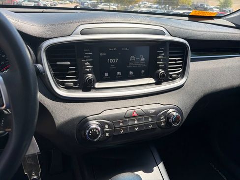 Used 2020 Kia Sorento FWD V6 image 25