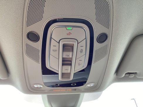 Used 2022 Audi Q5 e Premium Plus w/ Premium Plus Package image 23