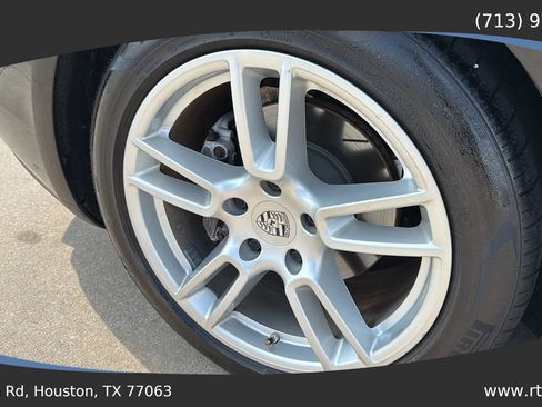 Used 2017 Porsche Panamera image 10