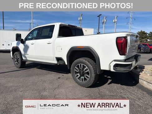 Used 2022 GMC Sierra 2500 AT4 w/ AT4 Preferred Package AWD/4WD image 3