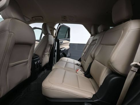 Used 2022 Ford Explorer XLT AWD/4WD image 40