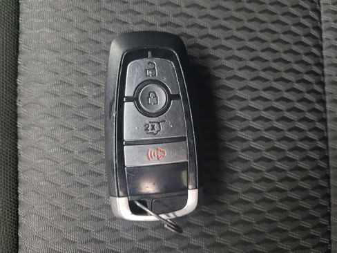 Used 2022 Ford Explorer XLT AWD/4WD image 32