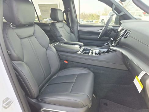 New 2026 Jeep Grand Wagoneer Limited AWD/4WD image 19
