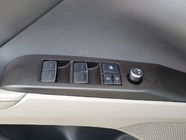 Used 2022 Toyota Camry XSE FWD image 16