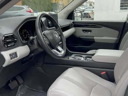 Used 2023 Honda Pilot Touring image 34