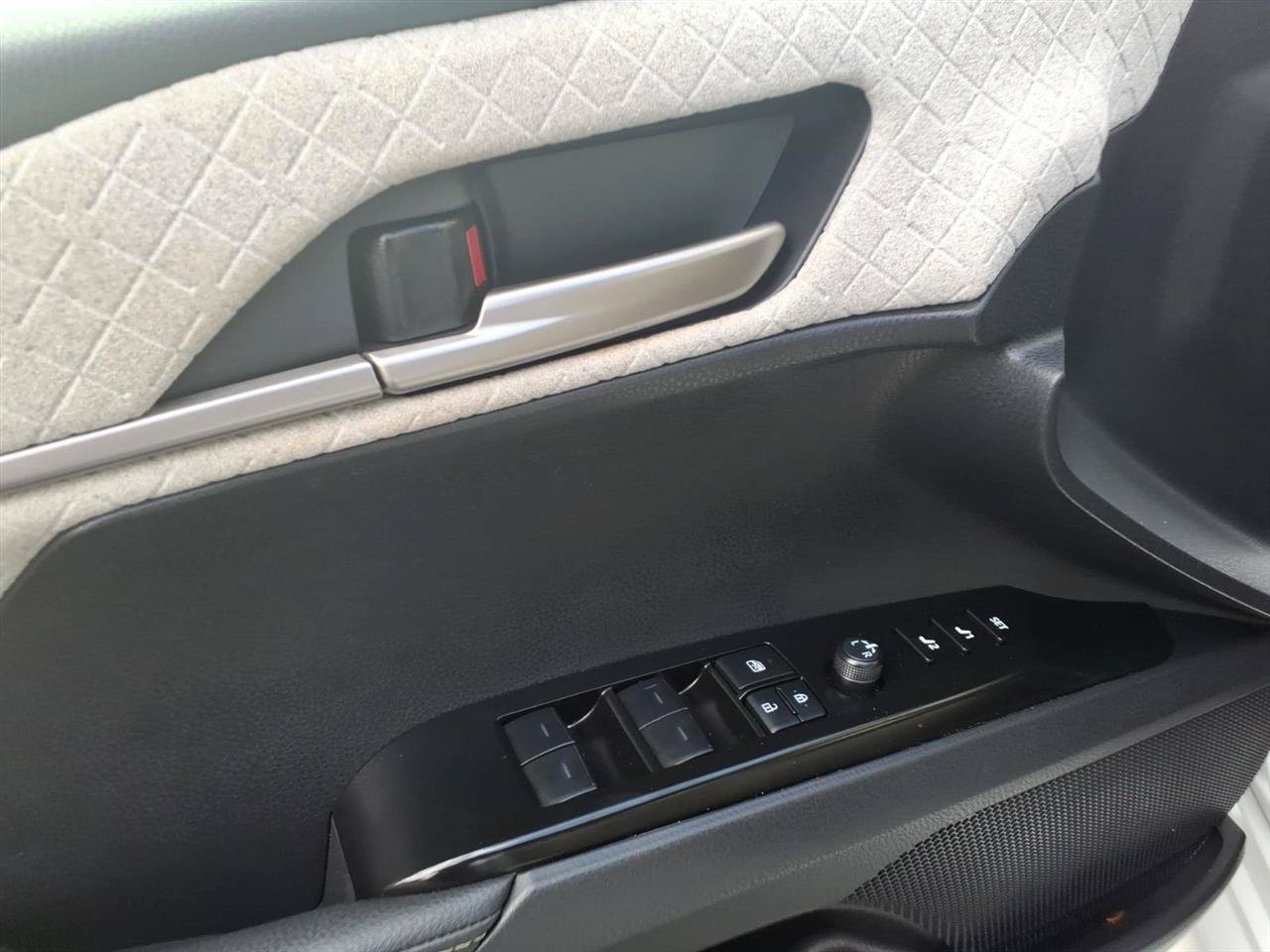Used 2025 Toyota Camry XLE w/ Premium Plus Package FWD image 6
