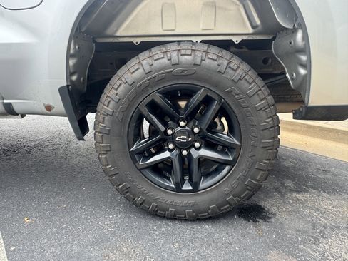 Used 2019 Chevrolet Silverado 1500 Custom Trail Boss w/ Custom Convenience Package AWD/4WD image 6