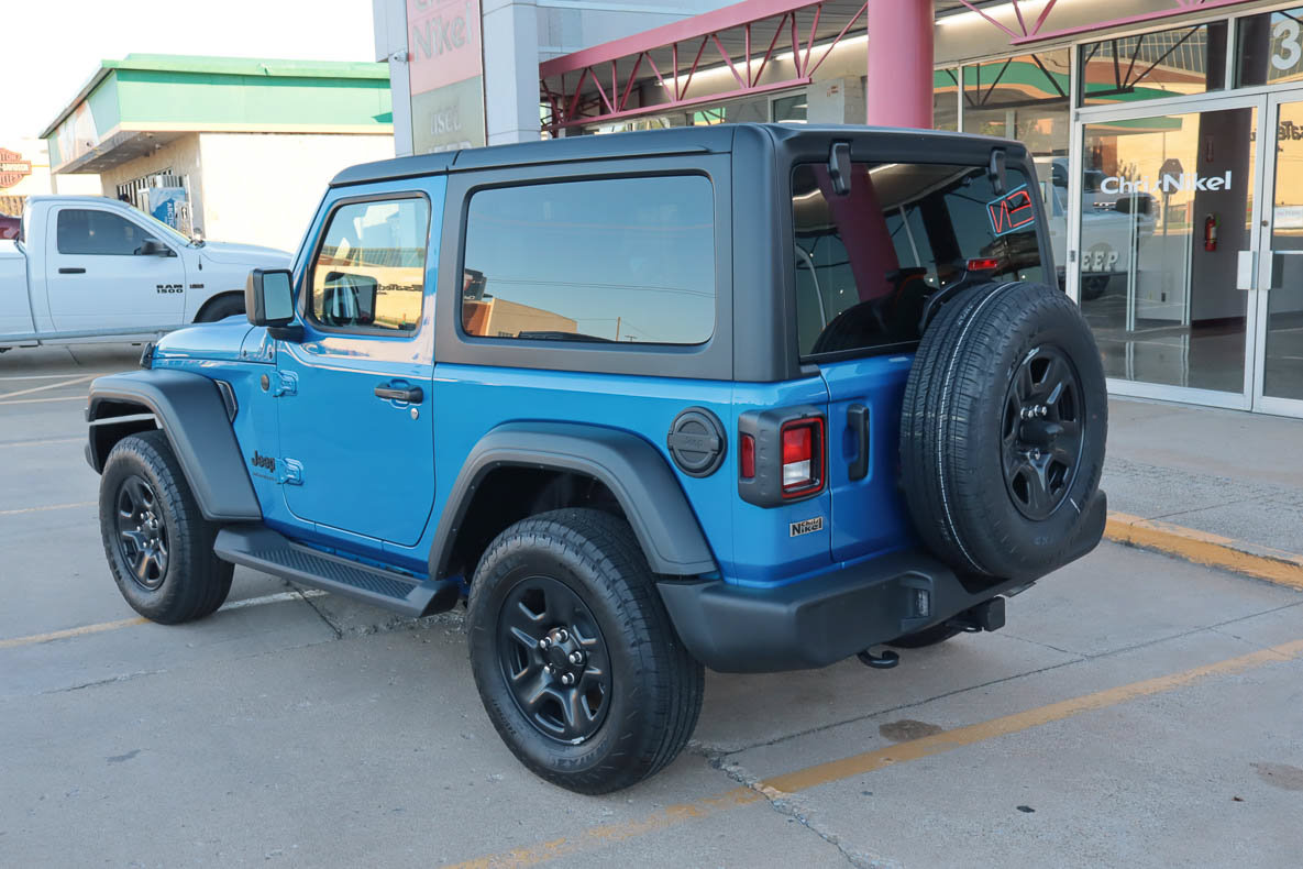 Used 2025 Jeep Wrangler Sport AWD/4WD image 13