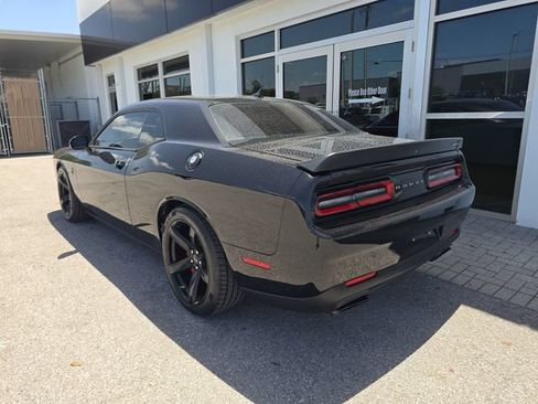Used 2017 Dodge Challenger SRT Hellcat RWD image 5