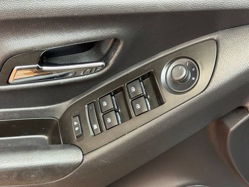 Used 2022 Chevrolet Trax LT w/ LT Convenience Package FWD image 23