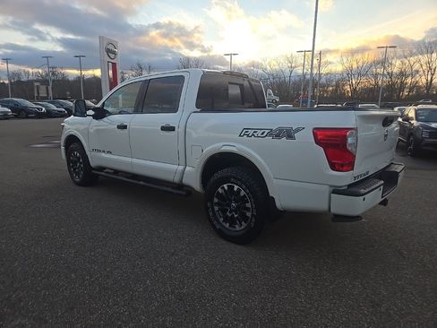 Used 2018 Nissan Titan PRO-4X image 5