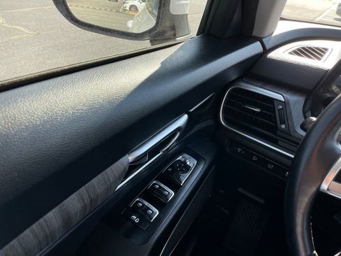 Used 2023 Kia Telluride EX w/ EX Captain's Chair Package image 22