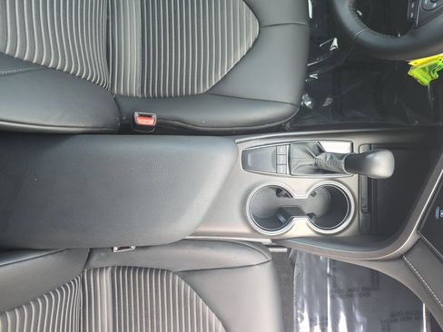 Used 2023 Toyota Camry SE FWD image 12