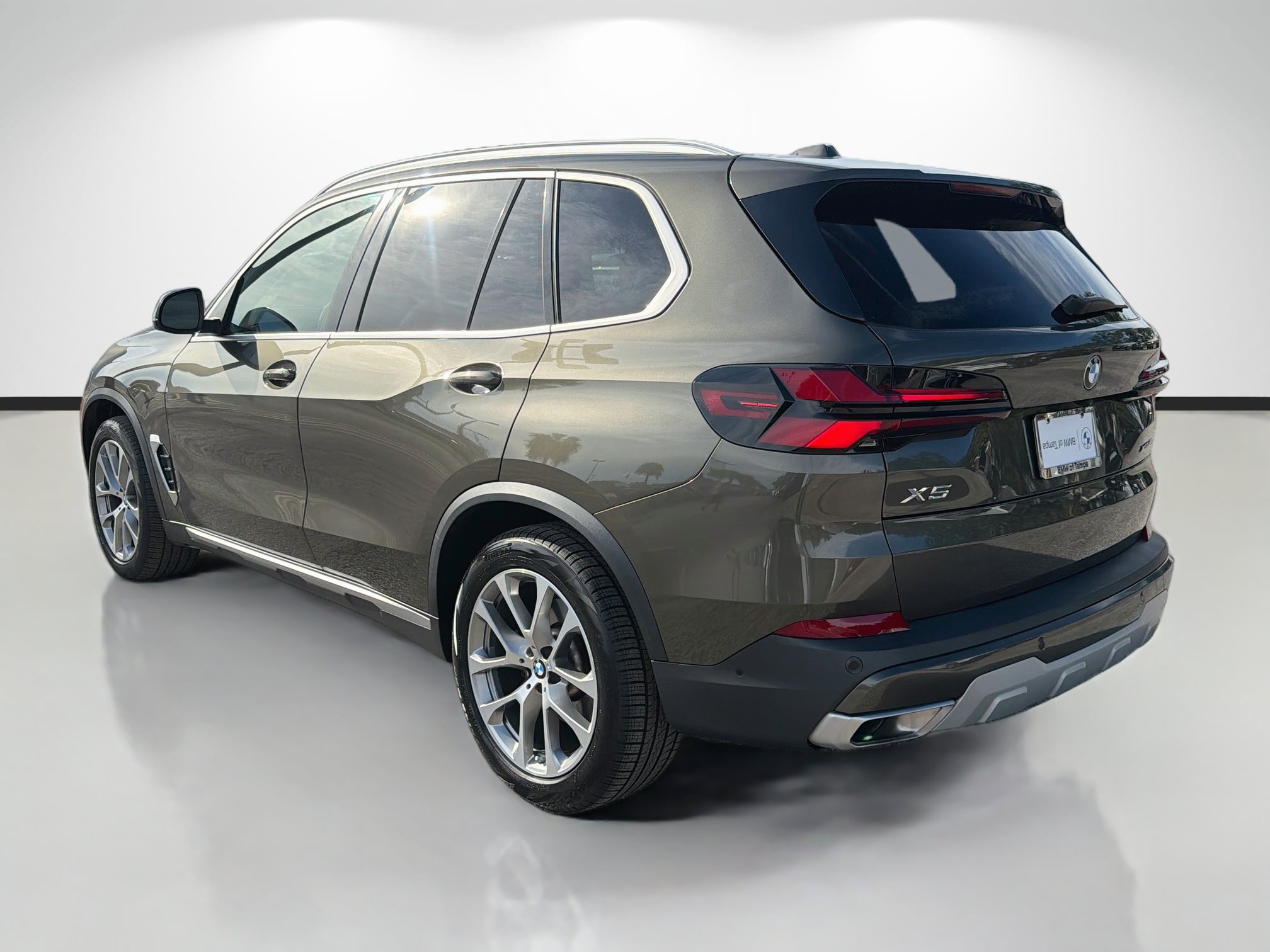 Used 2024 BMW X5 xDrive40i w/ Premium Package AWD/4WD image 5