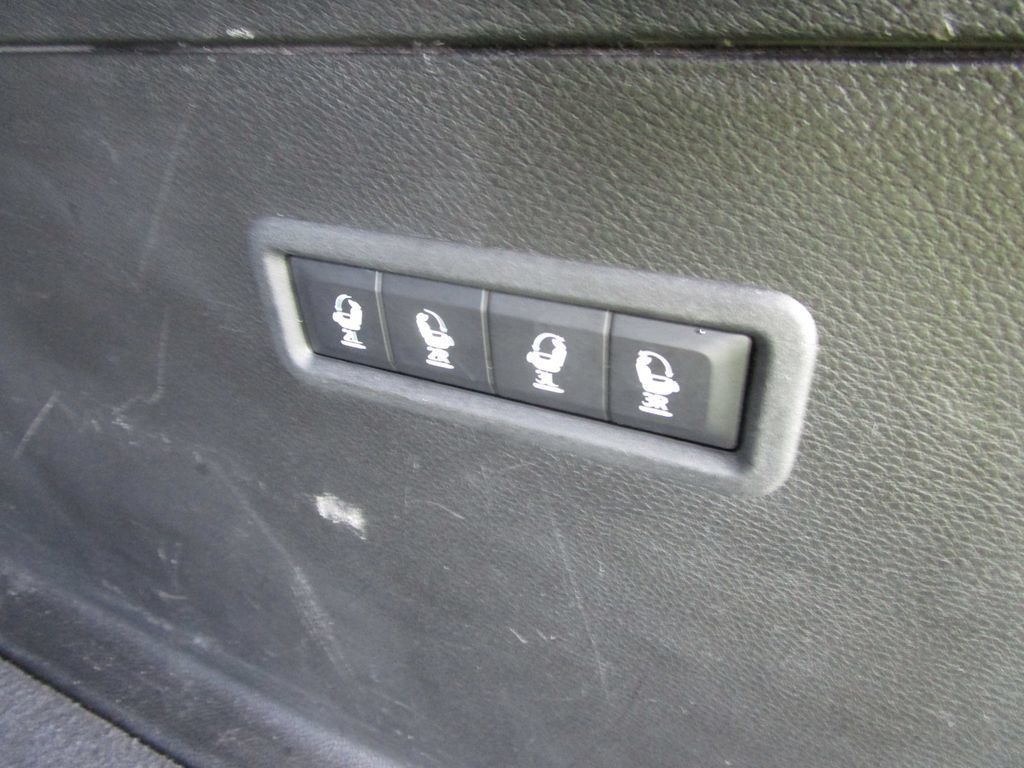 Used 2022 Jeep Wagoneer Series III AWD/4WD image 13