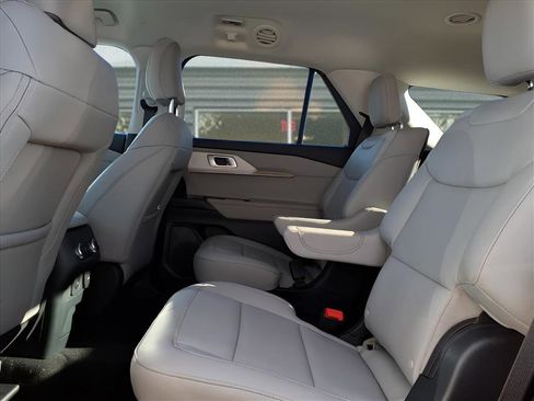 New 2026 Ford Explorer Active w/ Active Comfort Package image 8