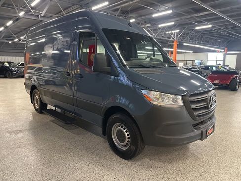Used 2019 Mercedes-Benz Sprinter 144 image 2