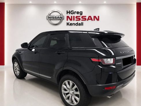 Used 2018 Land Rover Range Rover Evoque SE AWD/4WD image 2