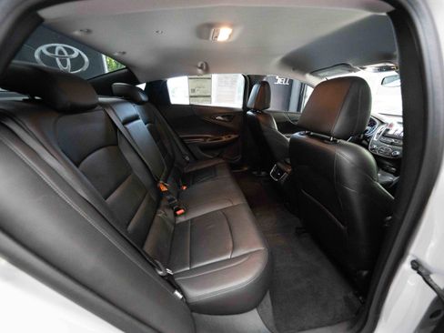 Used 2018 Chevrolet Malibu LT w/ Leather Package FWD image 24