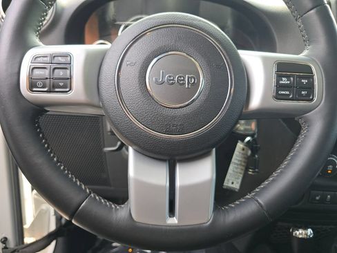 Used 2016 Jeep Wrangler Unlimited Rubicon AWD/4WD image 36