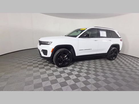 Used 2023 Jeep Grand Cherokee Altitude RWD image 47