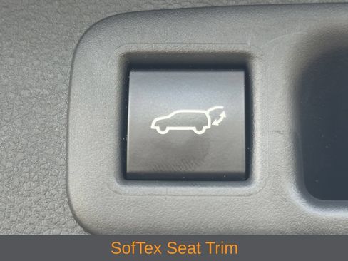 Used 2023 Toyota Highlander XLE FWD image 16