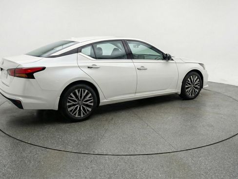 Used 2025 Nissan Altima 2.5 SV image 9