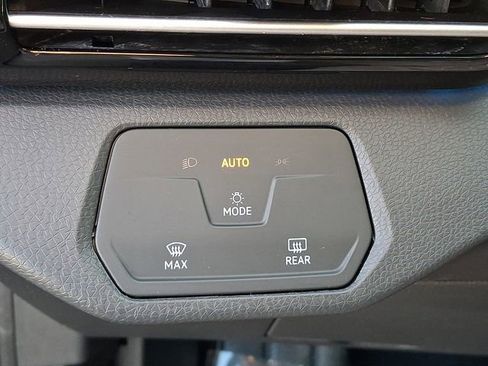 Used 2024 Volkswagen ID.4 2WD image 32