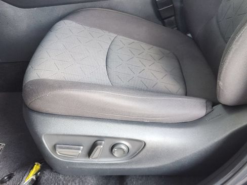 Used 2021 Toyota RAV4 XLE w/ Convenience Package FWD image 21