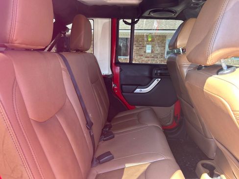 Used 2014 Jeep Wrangler Unlimited Sahara w/ Connectivity Group AWD/4WD image 22