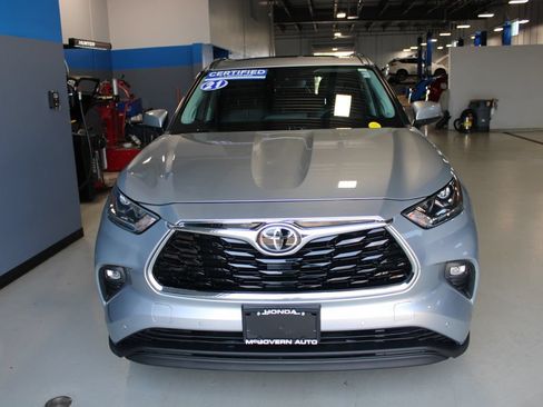 Used 2021 Toyota Highlander Limited AWD/4WD image 2