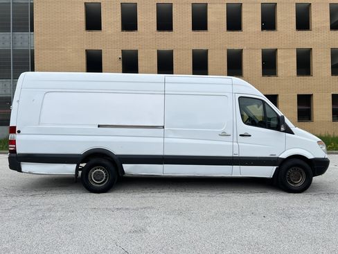 Used 2013 Mercedes-Benz Sprinter 2500 image 9