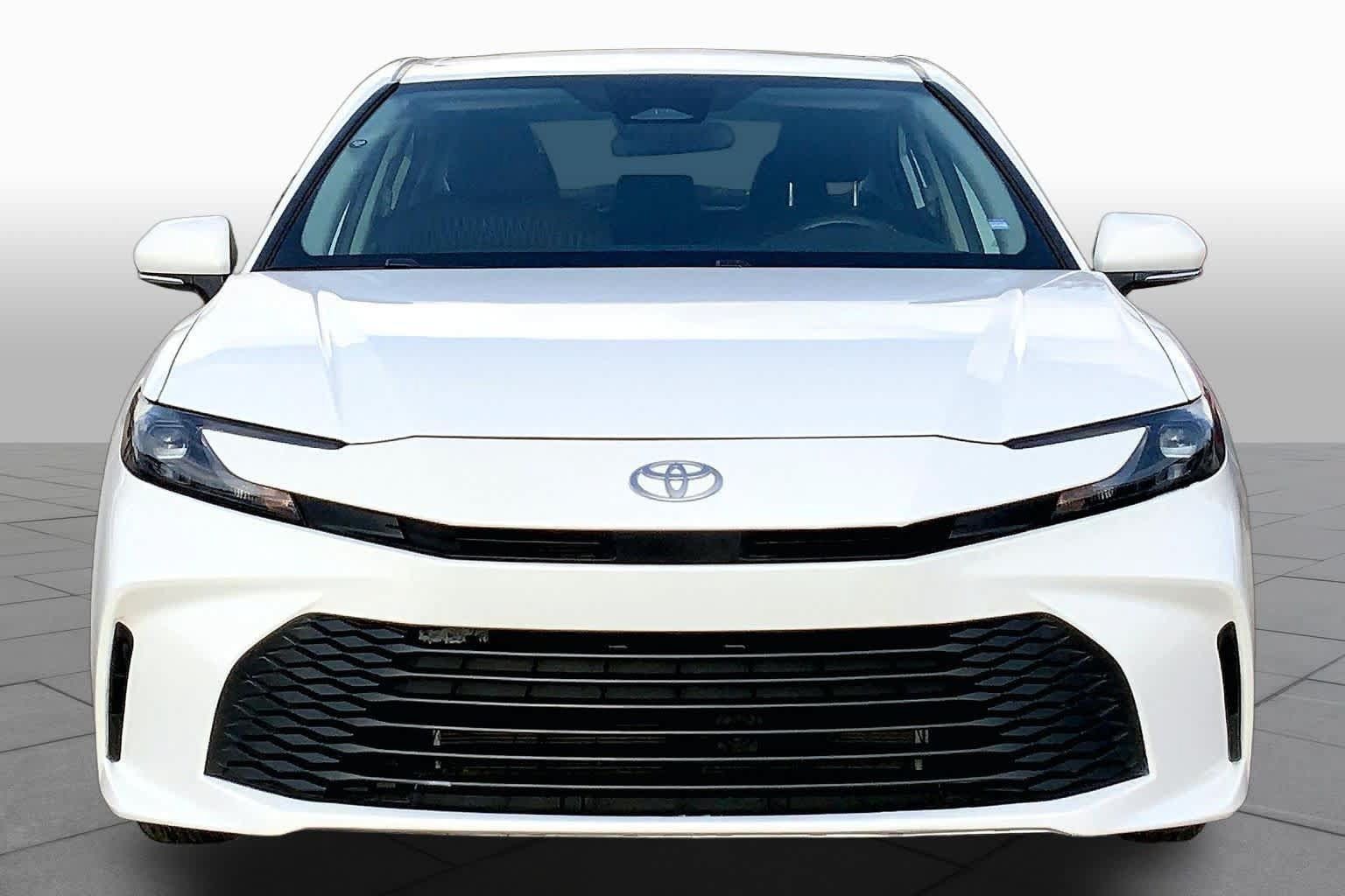 Used 2025 Toyota Camry LE FWD image 4