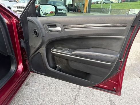 Used 2019 Chrysler 300 Touring w/ Quick Order Package 2EF RWD image 39